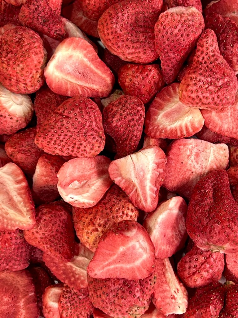 توت فرنگی فریزدرای-نفیس طعم آریانی